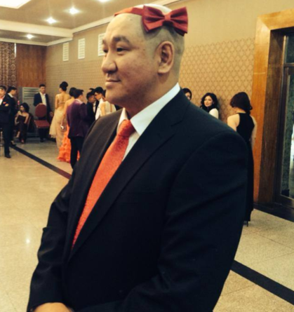 Өвөрмонгол эмч Монголын хошин урлагийнханд хандаж ингэж хэлжээ